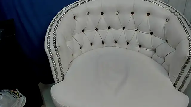 Snapshot of Analia18_ chatting on 14, 12, 2024 Analia18 online show from 14, 12, 2024