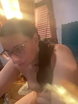 Snapshot of gloria7v05 chatting on 11, 3, 2025 gloria7v05 online show from 11, 3, 2025