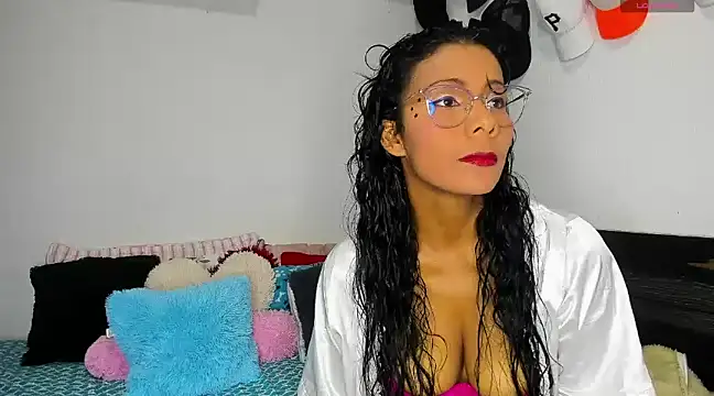 Nenita Hot  online show from 6, 3, 2025