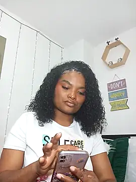 Snapshot of gianna_smith chatting on 16, 10, 2025 gianna smith online show from 16, 10, 2025