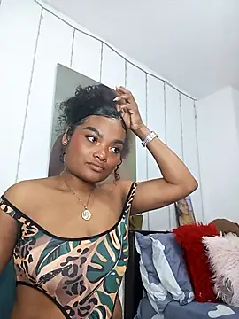 Snapshot of gianna_smith chatting on 18, 12, 2025 gianna smith online show from 18, 12, 2025