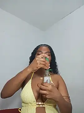 Snapshot of gianna_smith chatting on 6, 6, 2026 gianna smith online show from 6, 6, 2026
