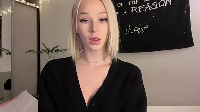 Snapshot of ur_molly chatting on 27, 4, 2026 ur molly online show from 27, 4, 2026