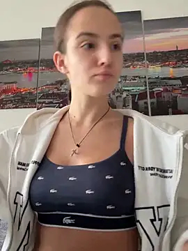 EmilyWi  online show from 6, 10, 2025