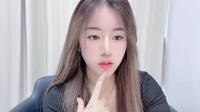 chloe-01 online show from 8, 12, 2024