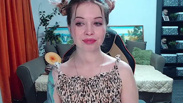 Snapshot of SYKE chatting on 2, 12, 2024 SYKE online show from 2, 12, 2024