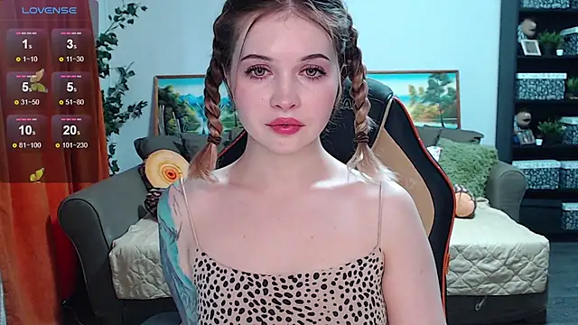 Snapshot of SYKE chatting on 10, 12, 2024 SYKE online show from 10, 12, 2024