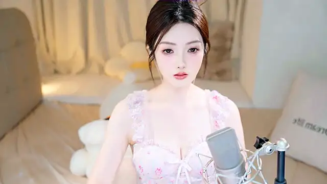 Snapshot of Eimile chatting on 23, 9, 2025 Eimile online show from 23, 9, 2025