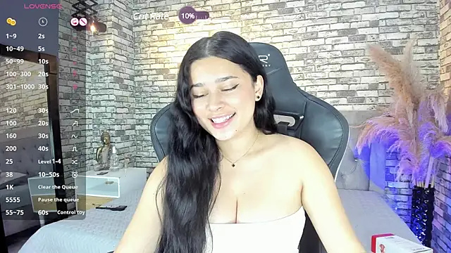 Snapshot of ariadna_milano chatting on 7, 1, 2025 ariadna milano online show from 7, 1, 2025