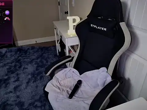 Brooklyn Bee online show from 24, 2, 2025