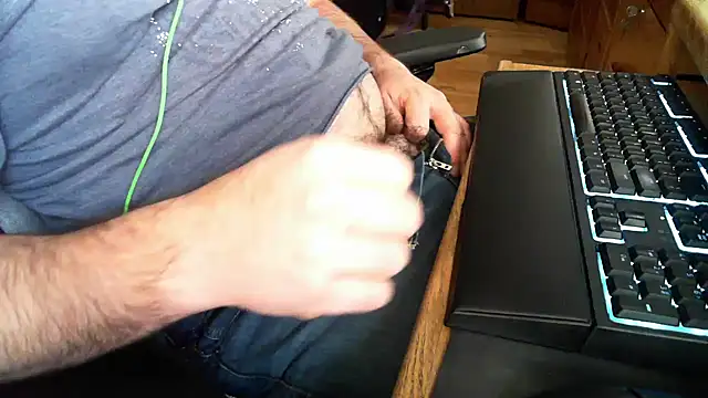 Snapshot of ThickGrowerDad chatting on 13, 1, 2025 ThickGrowerDad online show from 13, 1, 2025