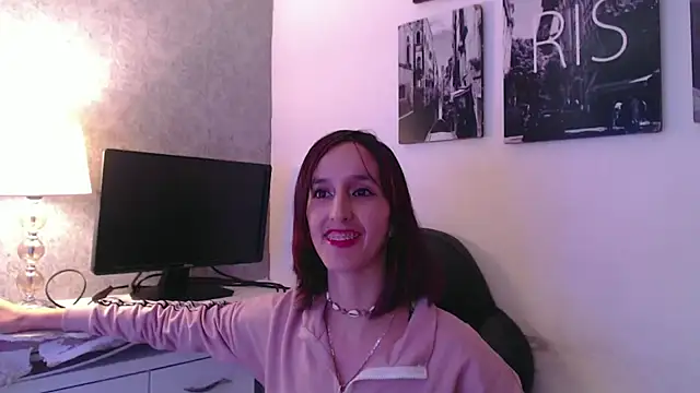 Snapshot of Ambar_Roux_ chatting on 12, 1, 2025 Ambar Roux  online show from 12, 1, 2025