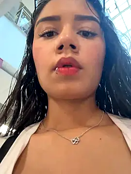 Snapshot of _Luana chatting on 28, 10, 2025  Luana online show from 28, 10, 2025