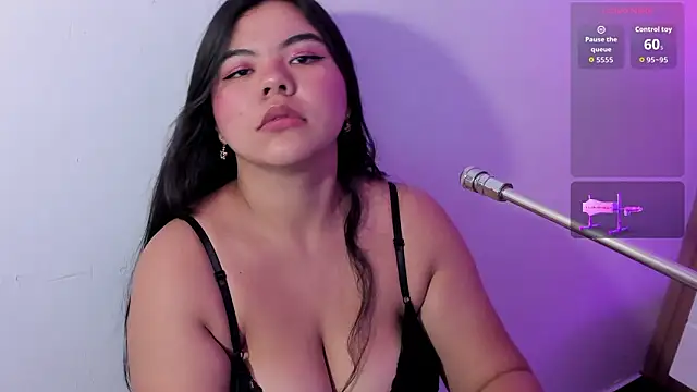 klhoe boobs online show from 23, 3, 2026