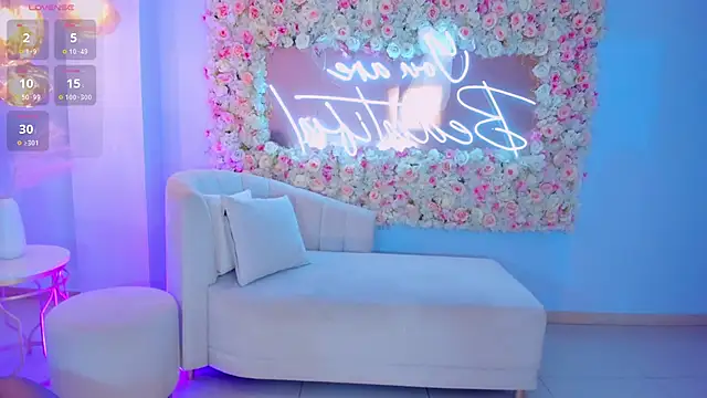 Snapshot of ValeriaRoldanX chatting on 4, 2, 2025 ValeriaRoldanX online show from 4, 2, 2025
