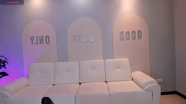 Snapshot of ValeriaRoldanX chatting on 19, 4, 2026 ValeriaRoldanX online show from 19, 4, 2026