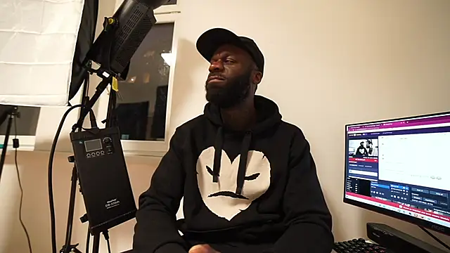 MacTroy online show from 4, 12, 2024