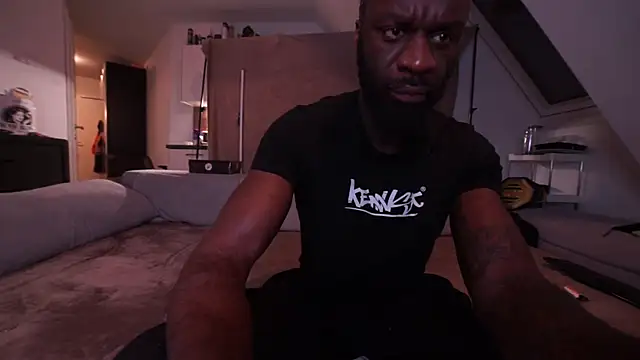 MacTroy online show from 4, 1, 2025