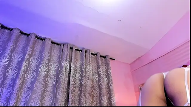 Snapshot of giselle_ocampo chatting on 28, 4, 2026 giselle ocampo online show from 28, 4, 2026