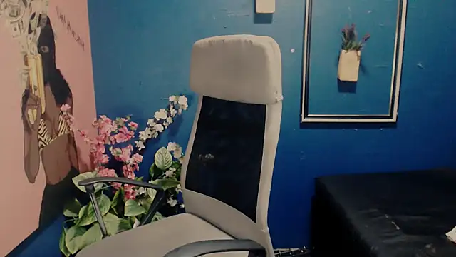 Snapshot of Littleindianmilf chatting on 29, 9, 2025 Littleindianmilf online show from 29, 9, 2025