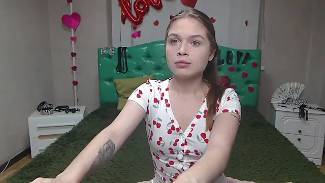 LaraPika online show from 10, 10, 2025