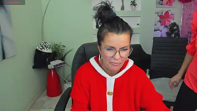 EricaAndPenelopa online show from 18, 12, 2024