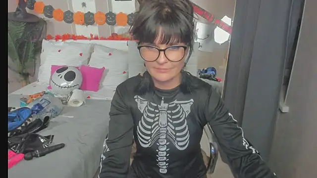 EricaAndPenelopa online show from 1, 11, 2025