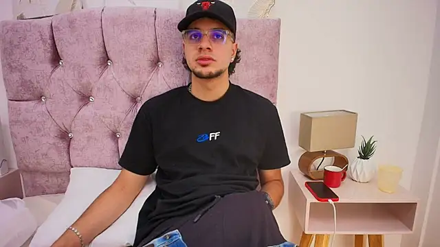 Amadeo Wild online show from 6, 2, 2025