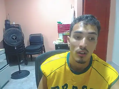 Snapshot of jeremy_scott chatting on 4, 7, 2026 jeremy scott online show from 4, 7, 2026