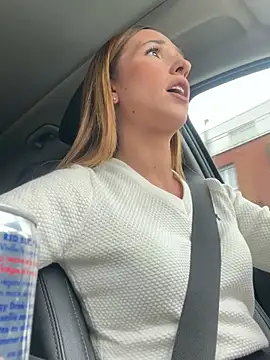 lola tentatiion online show from 11, 3, 2025