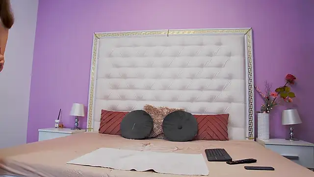 Lenna Paul online show from 9, 10, 2025