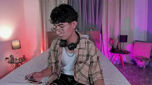 Snapshot of novaybrian chatting on 13, 12, 2024 novaybrian online show from 13, 12, 2024