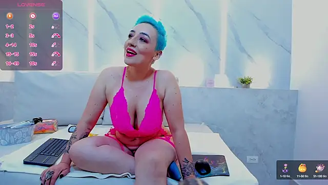 mia becke online show from 31, 1, 2025