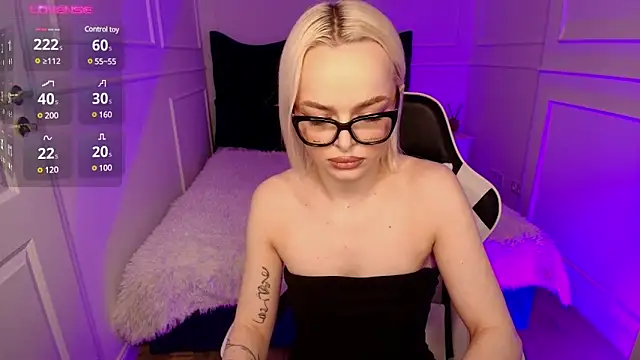 horny blondiee online show from 31, 1, 2025