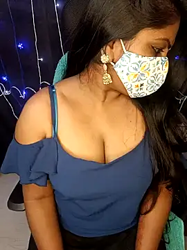 Snapshot of honey-sexy chatting on 5, 1, 2025 honey-sexy online show from 5, 1, 2025