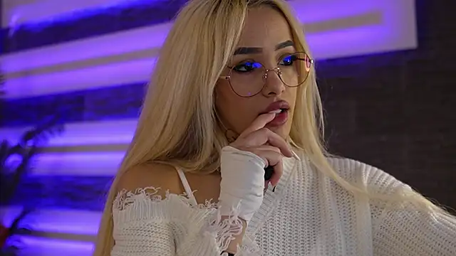 Snapshot of blondie_muller chatting on 19, 11, 2025 blondie muller online show from 19, 11, 2025