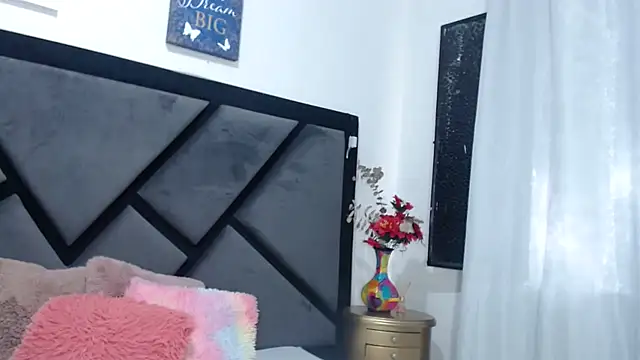 Snapshot of GabrielaDurann chatting on 7, 1, 2025 GabrielaDurann online show from 7, 1, 2025