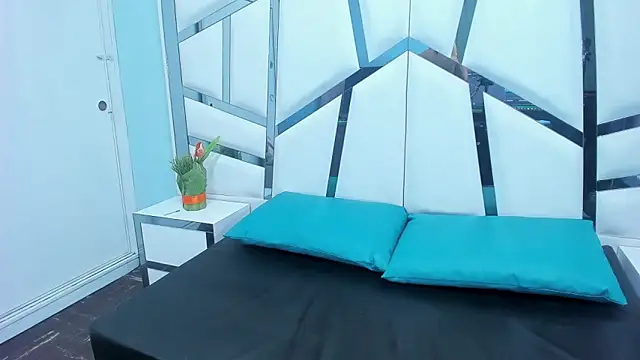 Lucy White   online show from 2, 11, 2025