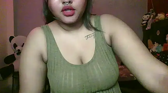 Snapshot of Your-love-12 chatting on 17, 2, 2025 Your-love-12 online show from 17, 2, 2025