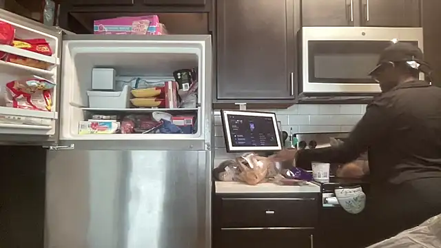 Snapshot of AveryJ99 chatting on 11, 4, 2026 AveryJ99 online show from 11, 4, 2026