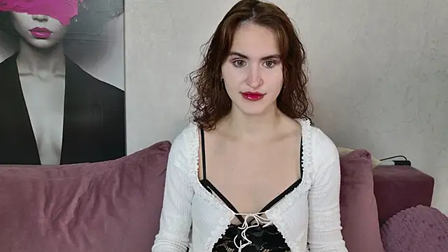 Snapshot of FridaCure chatting on 5, 10, 2025 FridaCure online show from 5, 10, 2025