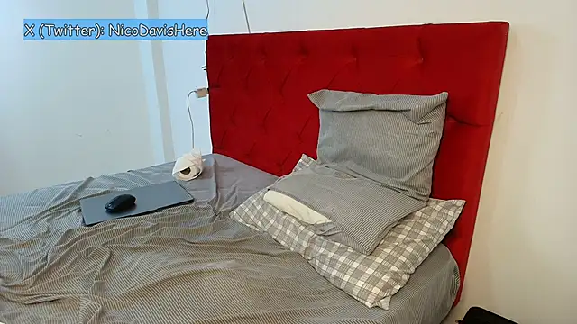 NicoDavisHere online show from 1, 2, 2026