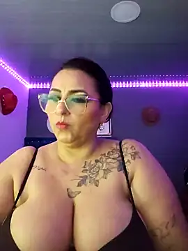 Snapshot of Ivonnee__ chatting on 11, 12, 2024 Ivonnee online show from 11, 12, 2024
