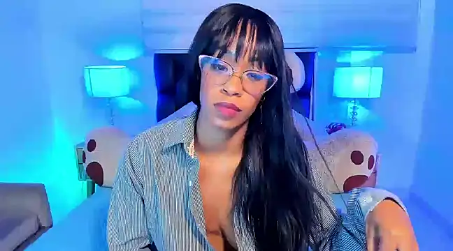 Snapshot of IsabelaRoss chatting on 4, 3, 2025 IsabelaRoss online show from 4, 3, 2025