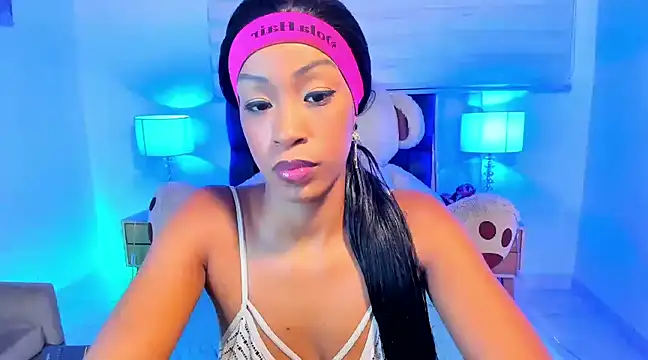 Snapshot of IsabelaRoss chatting on 11, 3, 2025 IsabelaRoss online show from 11, 3, 2025