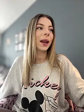 Mia Ethan online show from 24, 3, 2026