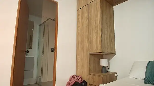 Milkdulce1 online show from 7, 10, 2025