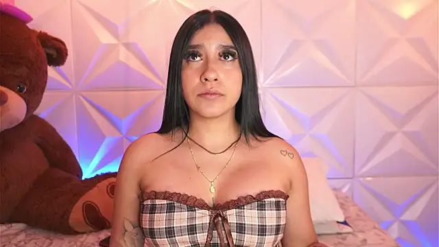 Snapshot of LeagueOfLovers chatting on 9, 3, 2025 LeagueOfLovers online show from 9, 3, 2025