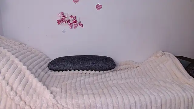 bellaa love  online show from 1, 4, 2026