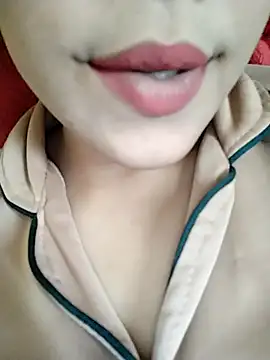Snapshot of Anki-doll chatting on 2, 2, 2025 Anki-doll online show from 2, 2, 2025